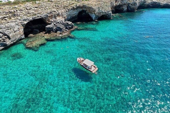 3 Hour Group Tour by Boat to the Caves of Santa Maria di Leuca - Adriatic caves: the first two hours begin with rock and water