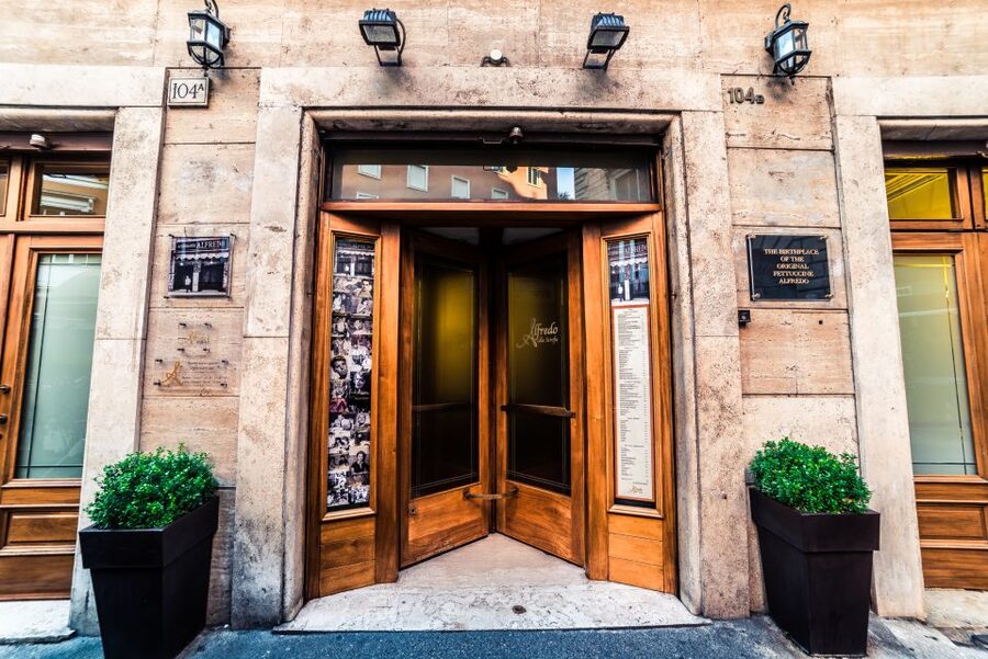 Alfredo alla Scrofa Restaurant in Rome: Eat Like a Star - Finding Alfredo alla Scrofa in Rome’s old center