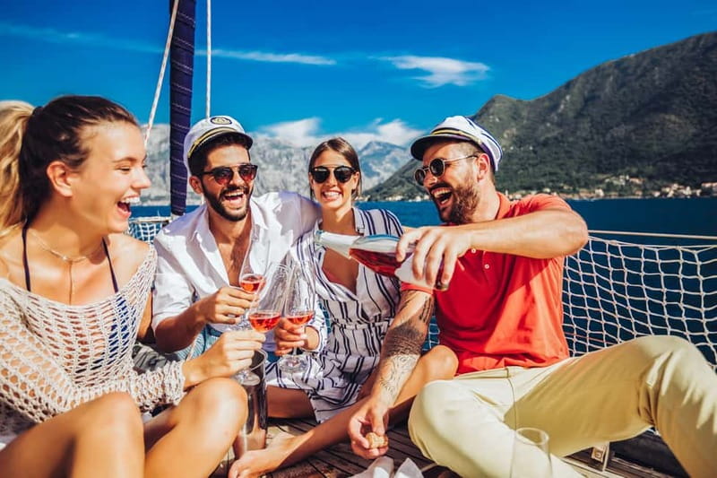 Amalfi Coast: Boat and Snorkeling Tour with Fruit & Drinks - Meeting the crew at Amalfi’s Darsena pier