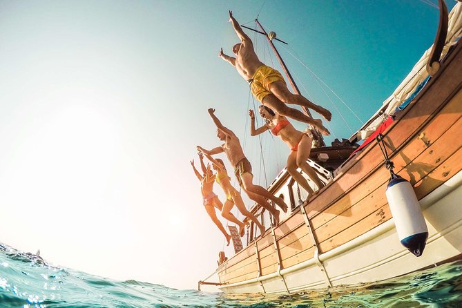 Amalfi Coast & Positano: Boat Tour with Snorkeling & Drinks - Praiano and the blue light of Africana Grotto