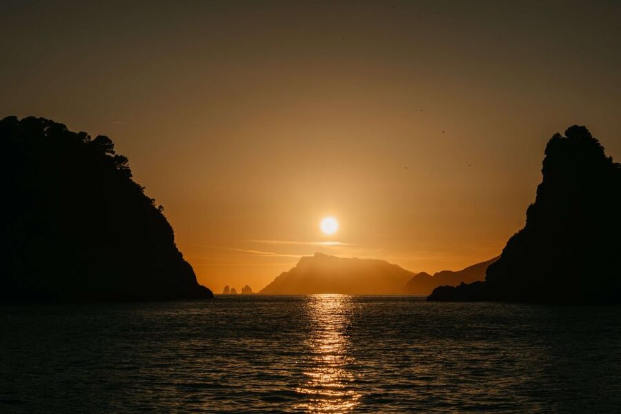 Amalfi: Sunset Boat Tour with Fruit and Drinks - The return past Positano