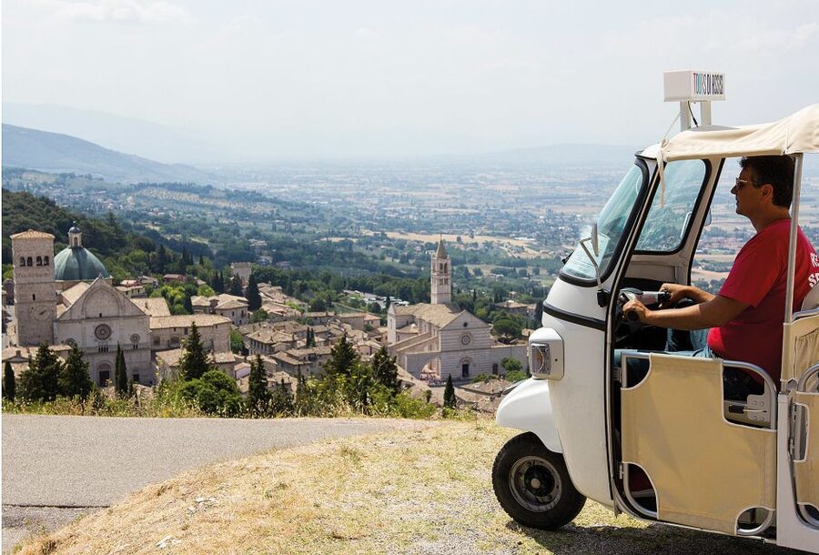 Assisi: Panoramic Tuk Tuk Tour - The Basilica of Saint Francis and the Giotto frescoes