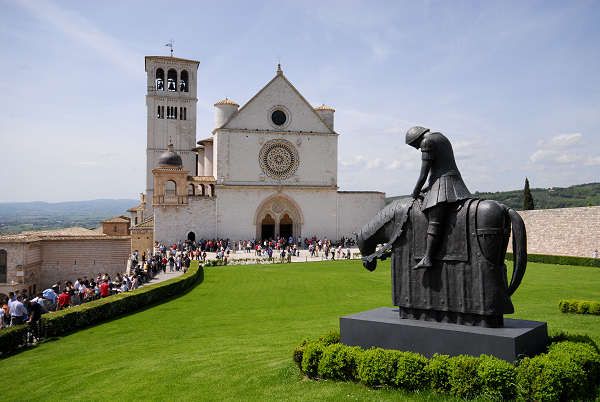 Assisi: Private Walking Tour with St. Francis Basilica - Starting at St. Clare’s Basilica