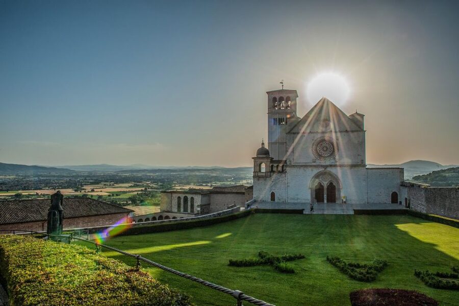 Assisi: Walking Tour with St. Francis Basilica Visit - Entering the Basilica of Saint Francis