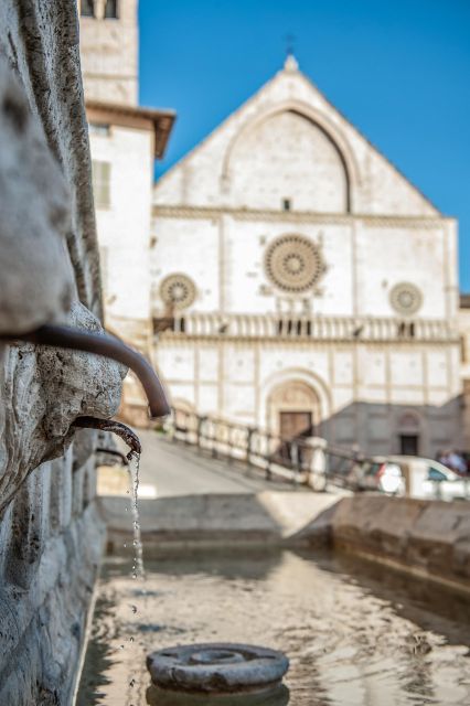 Assisi: Walking Tour with St. Francis Basilica Visit - What the guides add to the walk