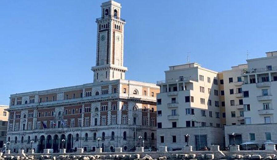 Bari by boat: admire the city from the sea with Aperitivo - The Basilica di San Nicola Stop