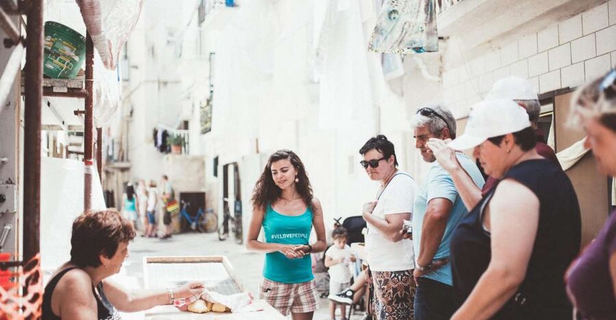 Bari: Guided Walking Tour - Arco Basso and Bari’s famous Pasta Street