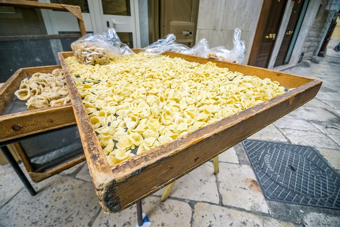 Bari’s Ultimate Street Food Tour - Small Group by Do Eat Better - Corso Vittorio Emanuele II and the octopus sandwich