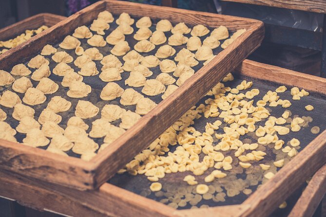 Bari Walking Tour with Pasta Experience - Piazza Ferrarese and the old route into Bari Vecchia