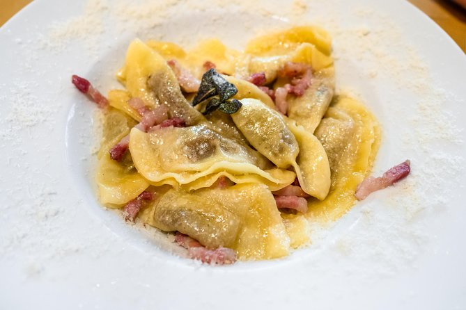 Bergamo: Full meal Food Tour with Local Delights by Do Eat Better - A food tour built around Bergamo Alta