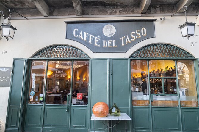 Bergamo: Full meal Food Tour with Local Delights by Do Eat Better - Stop one: aperitivo at Palazzo Moroni
