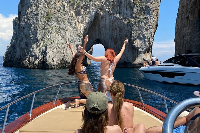 Boat Tour of the Caves on the Island of Capri - What the small boat feels like in practice
