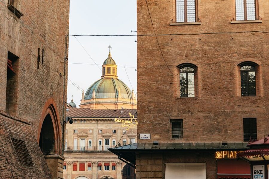 Bologna: City Center Walking Tour - Piazza della Mercanzia and Bologna’s towers