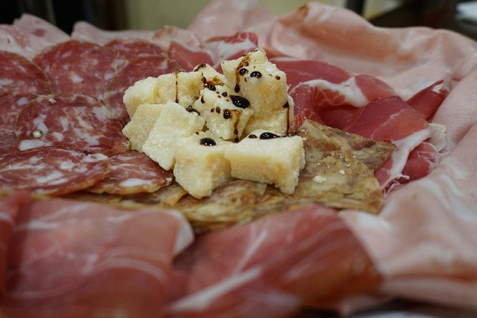 Bologna Food Tour from a local perspective - A three-pasta lunch in Bologna