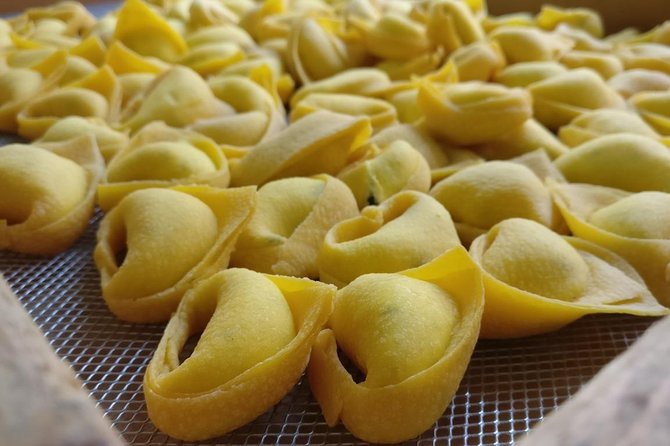 Bologna Food Tour from a local perspective - The Two Towers and a final gelato