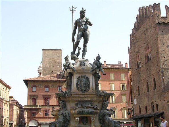 Bologna: Full meal Food Tour with Local Delights by Do Eat Better - Key points at a glance