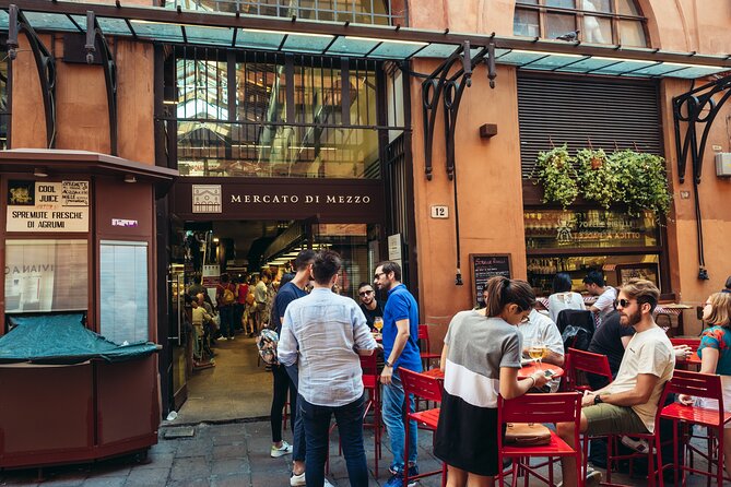 Bologna: Full meal Food Tour with Local Delights by Do Eat Better - Espresso in Piazza Cavour