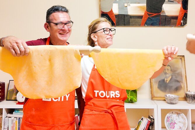 Bologna Local Pasta Cooking Class, Ragu, Spritz, Wine & Gelato - Making a Casoni spritz