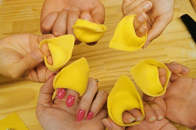 Bologna on the plate, Cooking Class with Alessia - Rolling dough for handmade pasta