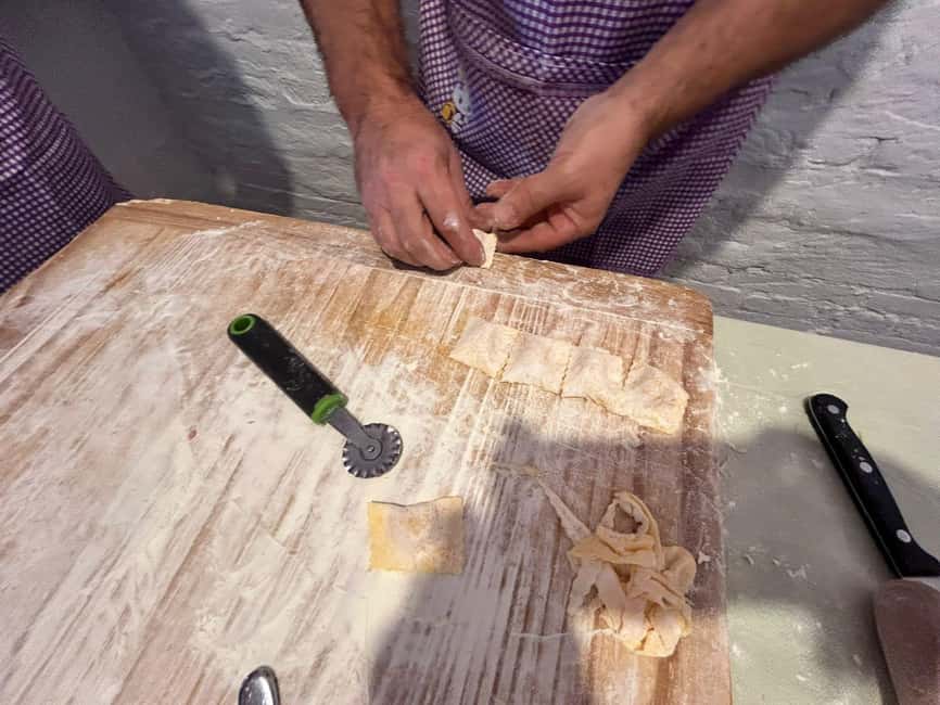 Bologna: Pasta Tagliatelle al Ragu Cooking Class with Wine - The host makes the difference