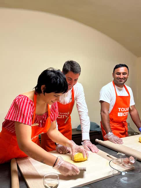 Bologna: Pasta Tagliatelle Ragu Cooking Class with Spritz - Why this Bologna cooking class works so well