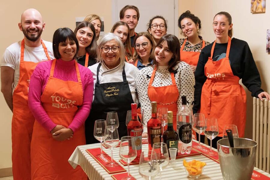 Bologna: Pasta Tagliatelle Ragu Cooking Class with Spritz - The instructors make the difference