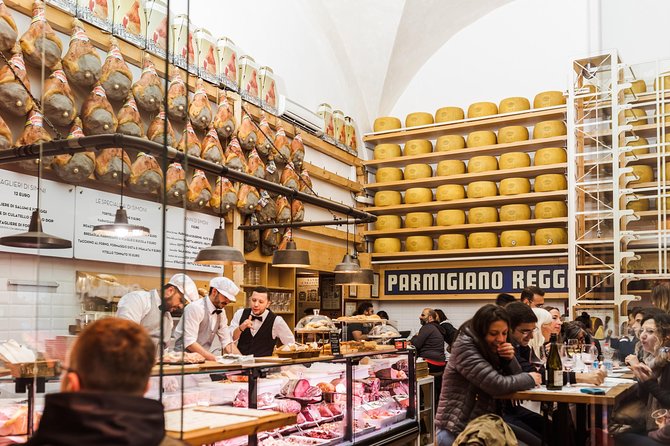 Bologna Private Highlights & Hidden Gems Tour with a Local - The Fountain of Neptune and its unusual details