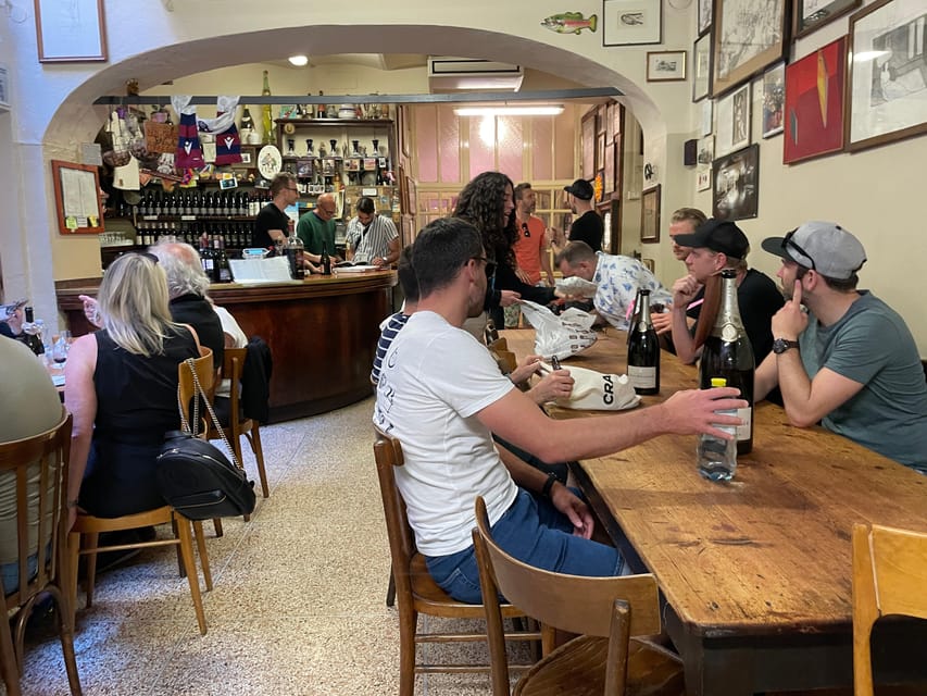 Bologna: Walking Food Tour and Highlights with a Local Guide - Why this Bologna food walk works so well