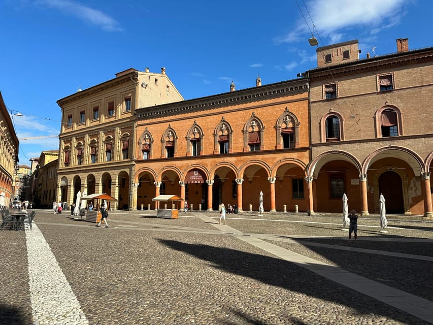 Bologna: Walking Food Tour and Highlights with a Local Guide - Vicolo Ranocchi, street food, and local atmosphere