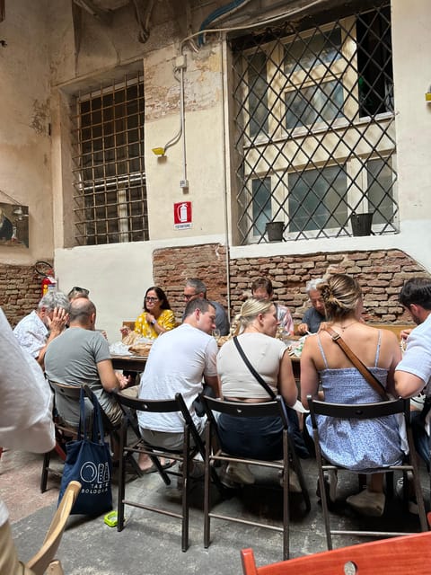 Bologna: Walking Food Tour and Highlights with a Local Guide - The Two Towers and Bologna’s visual centerpiece