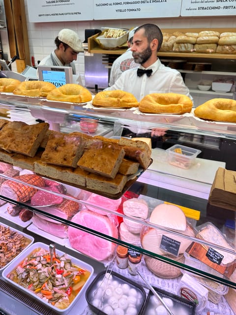 Bologna: Walking Food Tour and Highlights with a Local Guide - The guides make the difference
