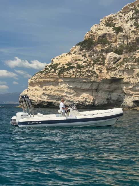 Cagliari: Devil's saddle boat tour, 4 stops and prosecco - Sella del Diavolo from the water