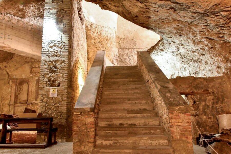 Cagliari: Underground Cagliari Walking Tour - The Salesian School shelter, 120 meters of wartime history