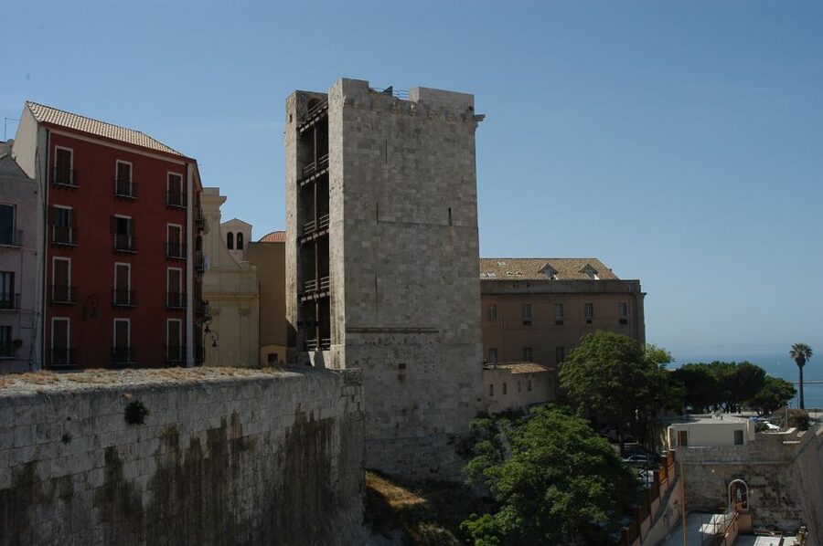 Cagliari: Walking Tour of the Old City - The cathedral and royal palace