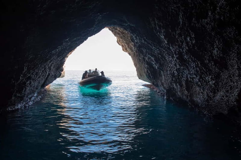 Cala Gonone: Dinghy Excursion to C. Mariolu and C. Goloritzè - Starting in Cala Gonone: timing matters