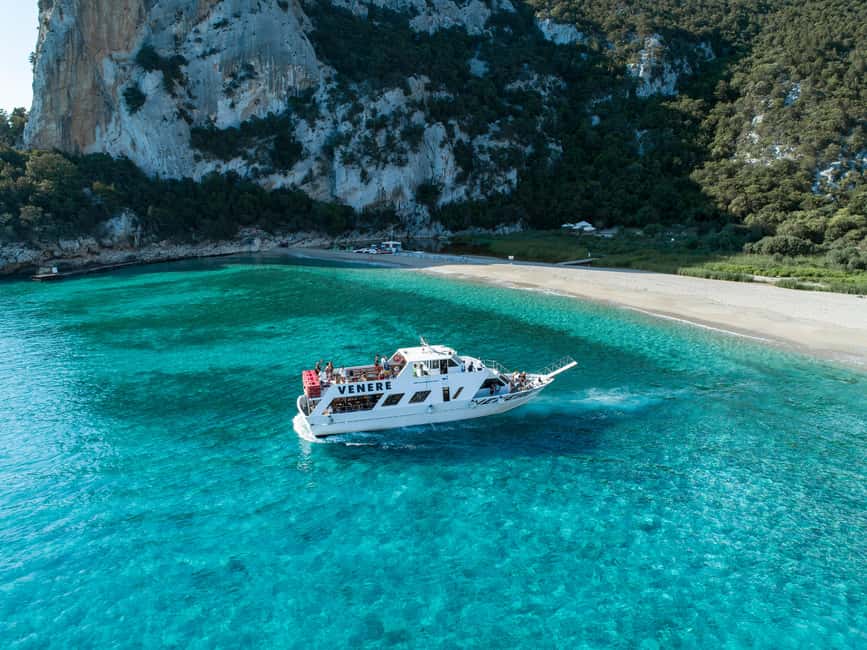 Cala Gonone: Grotta Bue Marino & Cala Luna Beach Boat Tour - Entering Grotta del Bue Marino