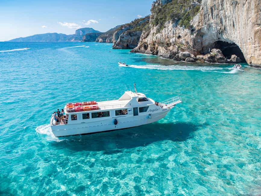 Cala Gonone: Grotta Bue Marino & Cala Luna Beach Boat Tour - Audio guide or personal guide?