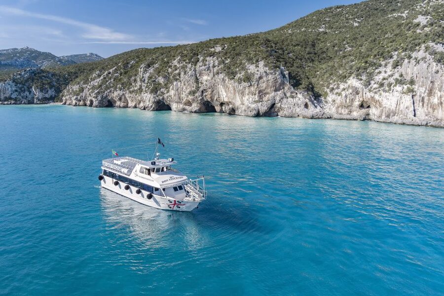 Cala Gonone: Grotta del Bue Marino and Cala Luna Boat Tour - How much time do you get at Cala Luna?