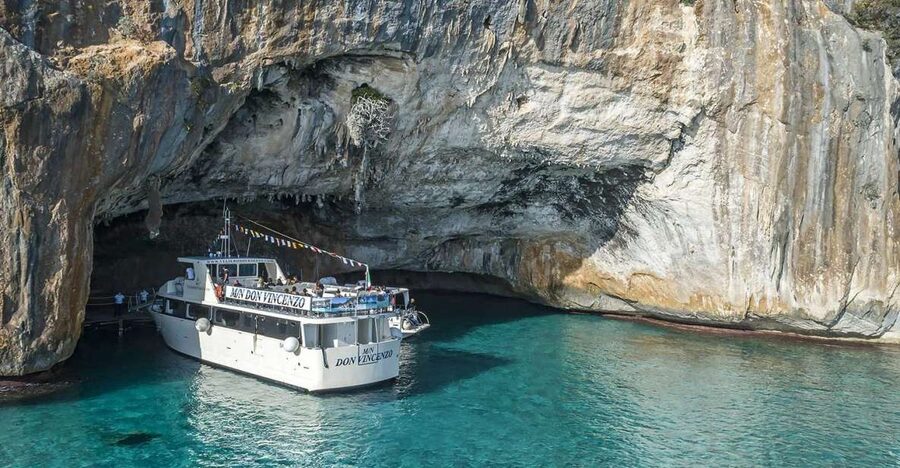 Cala Gonone: Grotta del Bue Marino and Cala Luna Boat Tour - Meeting at Viale Colombo 10
