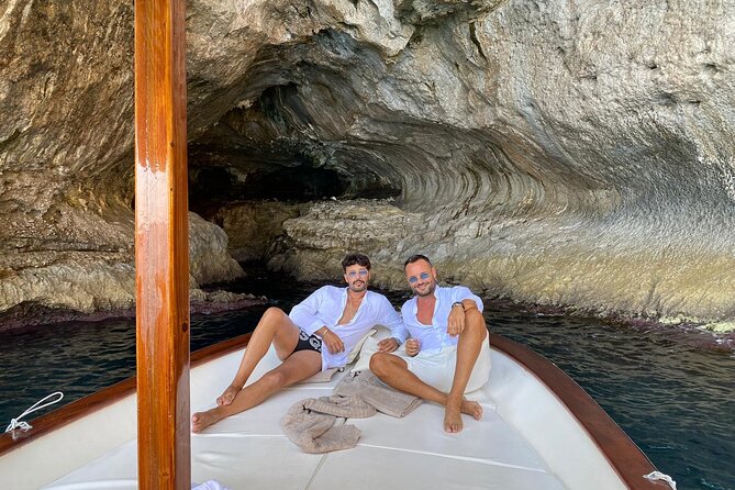 Capri Boat Tour: Grottoes, Swim & Sip Limoncello in a Small Group - Group size, boats, and the English commentary question