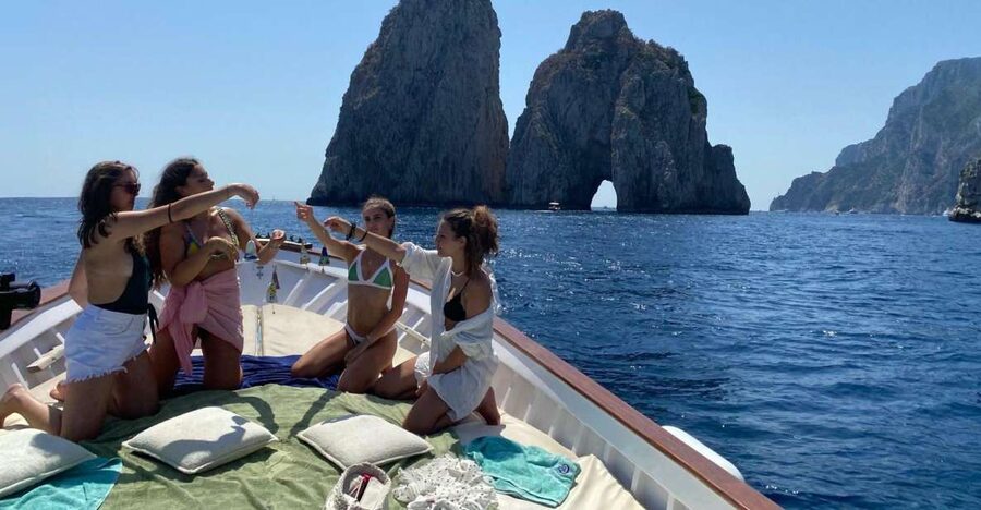 Capri: Island and Grottos Boat Cruise with Snacks and Drinks - Key details to know before booking
