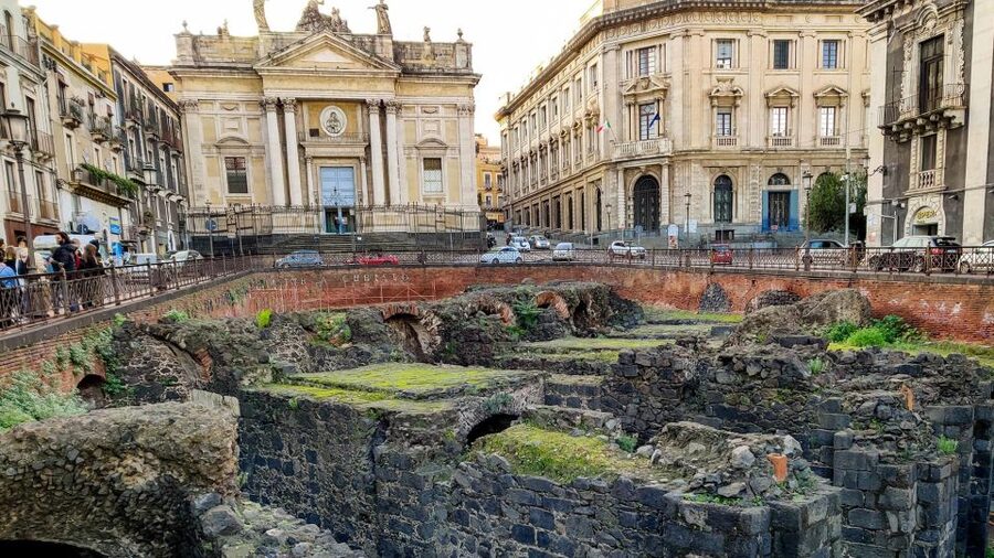 Catania: City Highlights Walking Tour - Piazza dell’Università and the return through central Catania