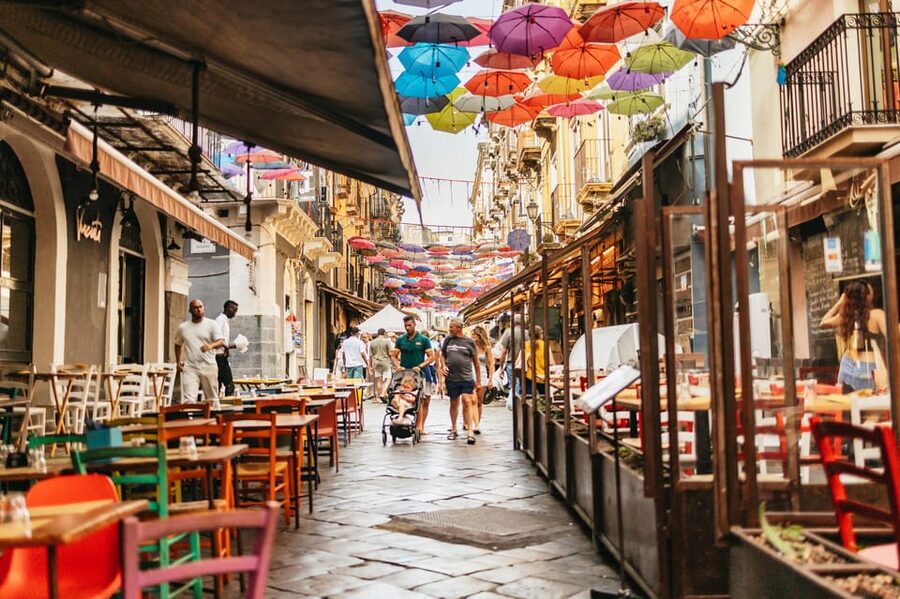 Catania: Guided Street Food Walking Tour - Who should book this Catania food walk?