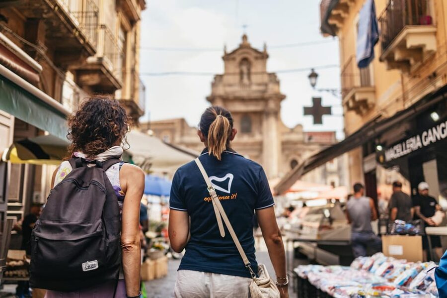 Catania: Guided Street Food Walking Tour - Via Etnea, Piazza Stesicoro, and two classic snacks