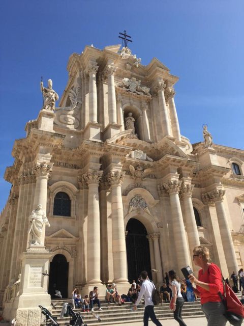 Catania: Syracuse, Ortigia, and Noto Tour with Brunch - Walking through Ortigia’s old streets