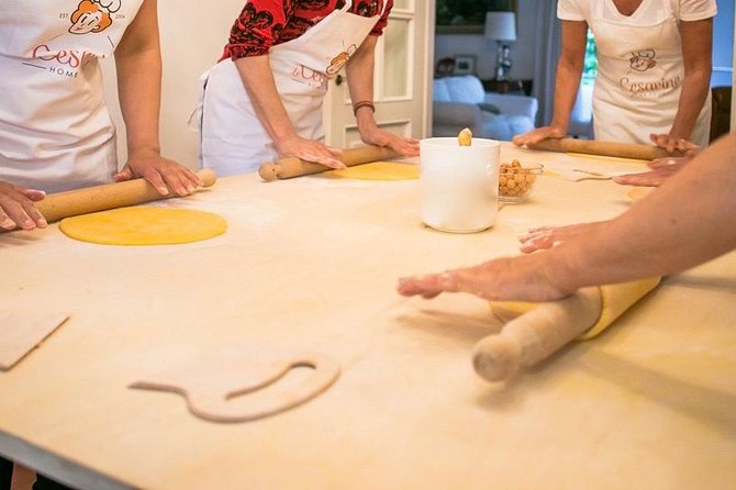 Cesarine: Small group Pasta and Tiramisu class in Bologna - The welcome: Prosecco, nibbles, and a slower start