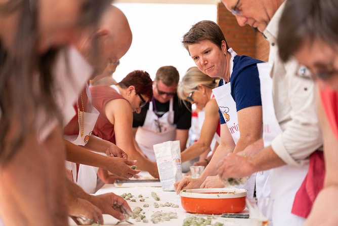 Cesarine: Small group Pasta and Tiramisu class in Varenna - Key points to know before booking
