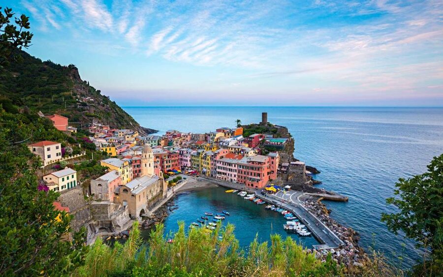 Cinque Terre: Hybrid Boat Tour with Swimming Stop - Manarola, where houses meet the water