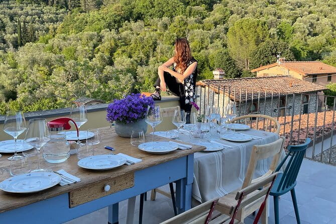 Cooking Class and Lunch at a Tuscan Farmhouse with Local Market Tour from Florence - How the group size changes the experience