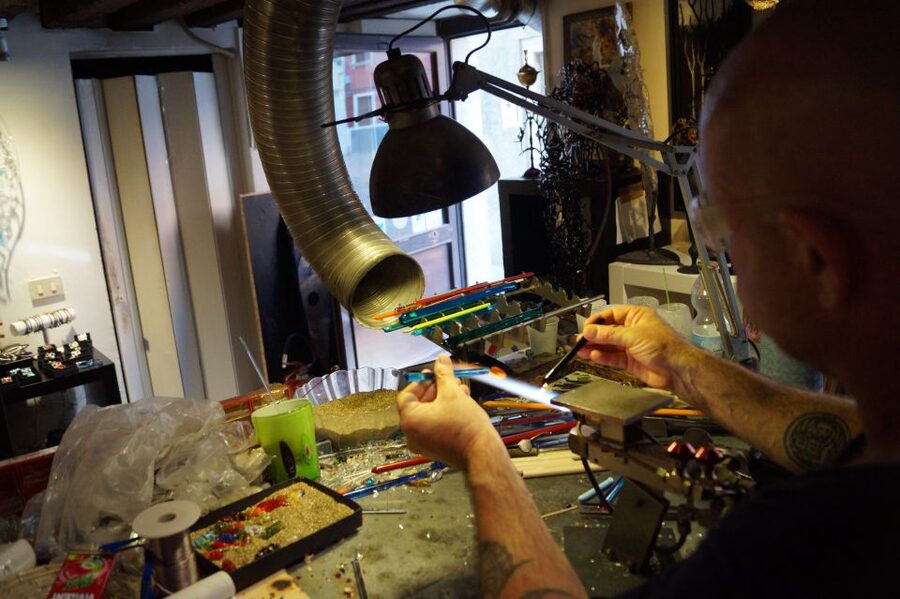 Create Your Glass Artwork: Private Lesson With Local Artisan - Watching the master create a more complex piece